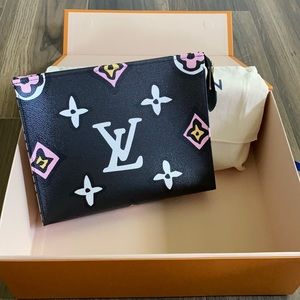 Louis Vuitton Wild At Heart Toiletry 26 Noir